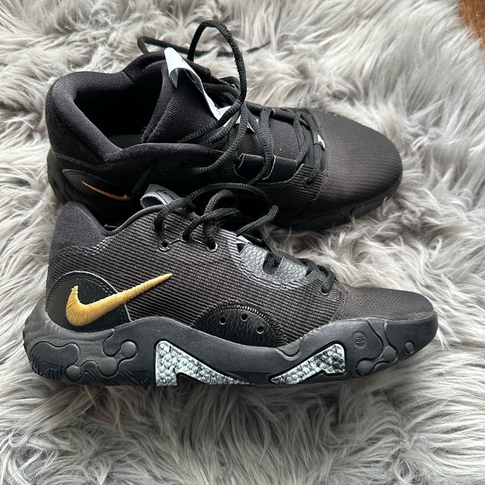 Nike PG6 men’s size 7.5 black metallic gold